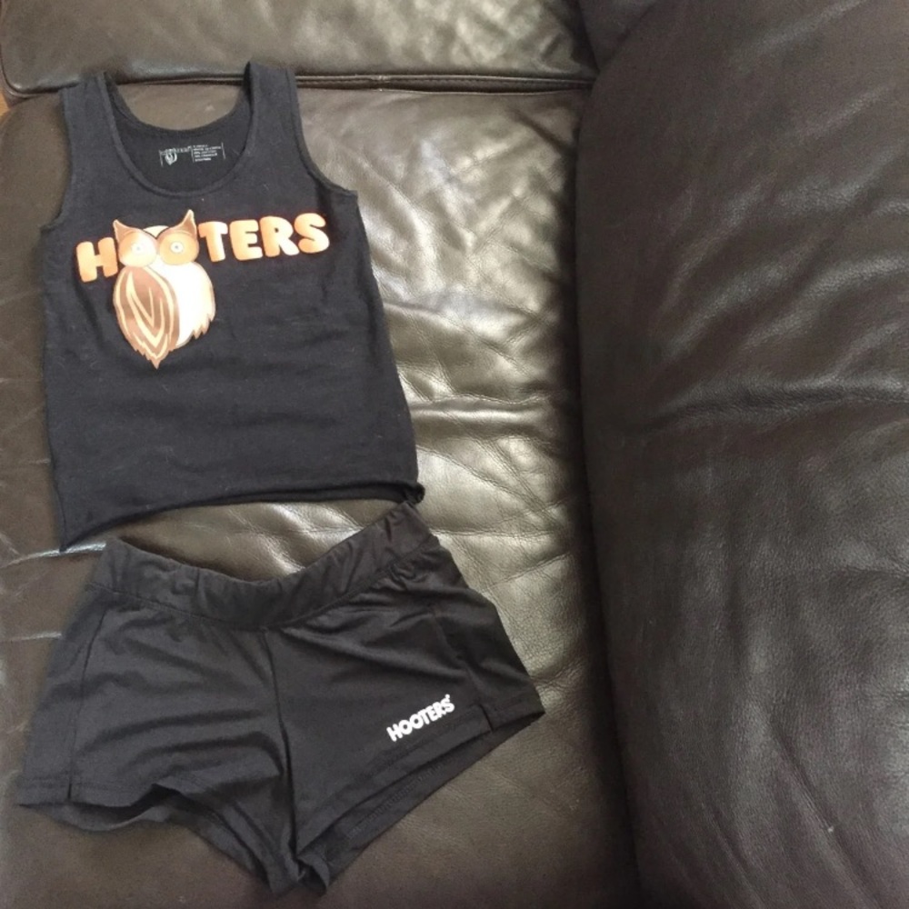 Hooters outfit